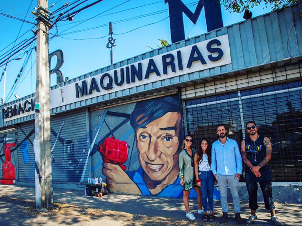Hermoso Mural en Remaches y Maquinarias
